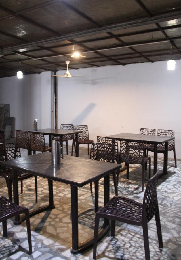 德里金色绿洲酒店 Paharganj 客房 照片